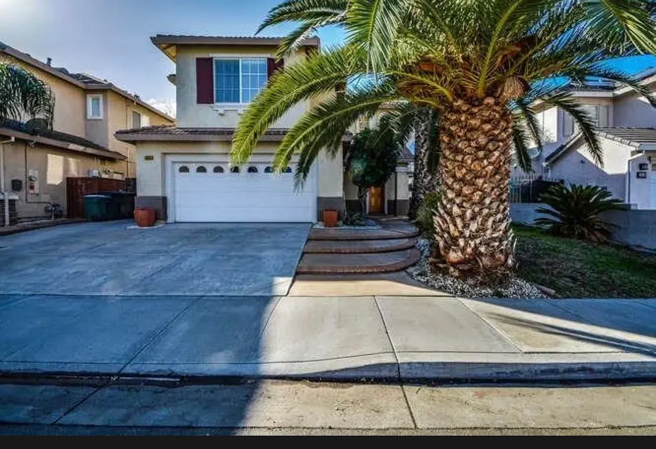 Lotus Way, Tracy — Photo 2