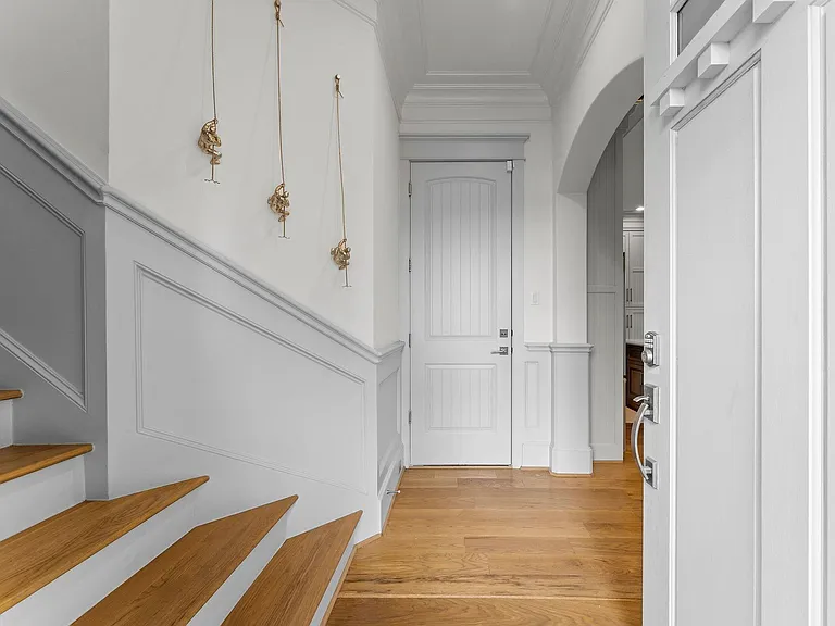 426 Marshall St — Photo 10