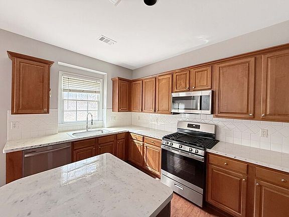 4th image of 2801 Stillwater Park Dr NE