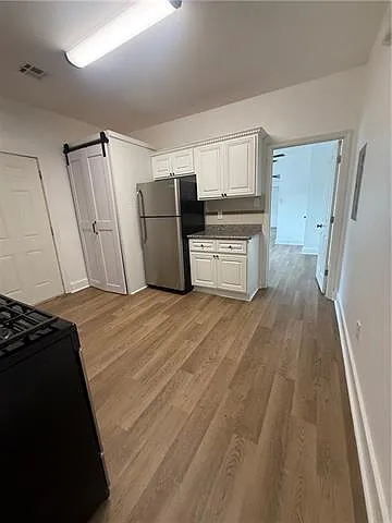 2 bed, 1.0 bath, 910 sqft, $1,600 — Photo 4