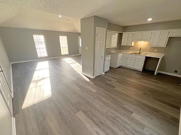 3rd image of 7083 Gleneagles Dr
