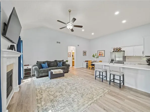 7346 McCoy St, Shawnee, KS 66227