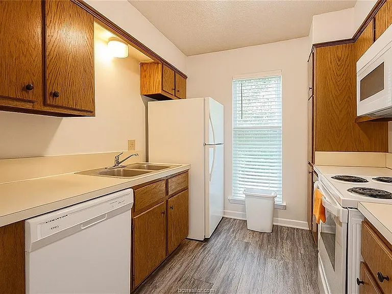 2406 Bandera Dr — Photo 12