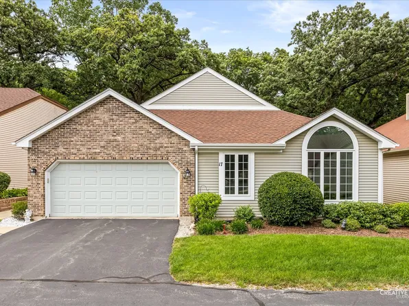 17 White Oak Ln, Elgin, IL 60123
