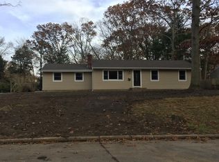 5 King Arthurs Ct, Saint James, NY 11780