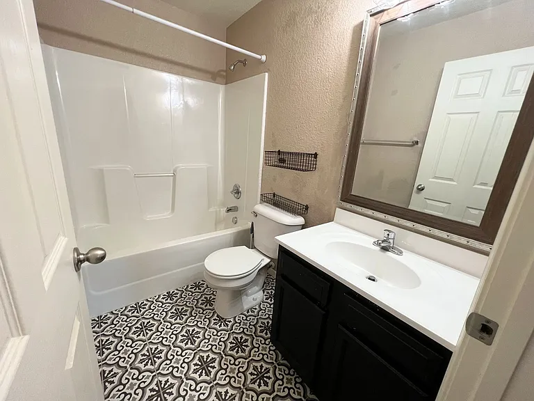 21084 Homer St #B — Photo 6