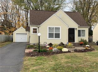 18 Wellington Rd, North Syracuse, NY 13212