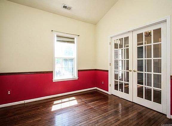 4th image of 2940 Glen Summit Dr