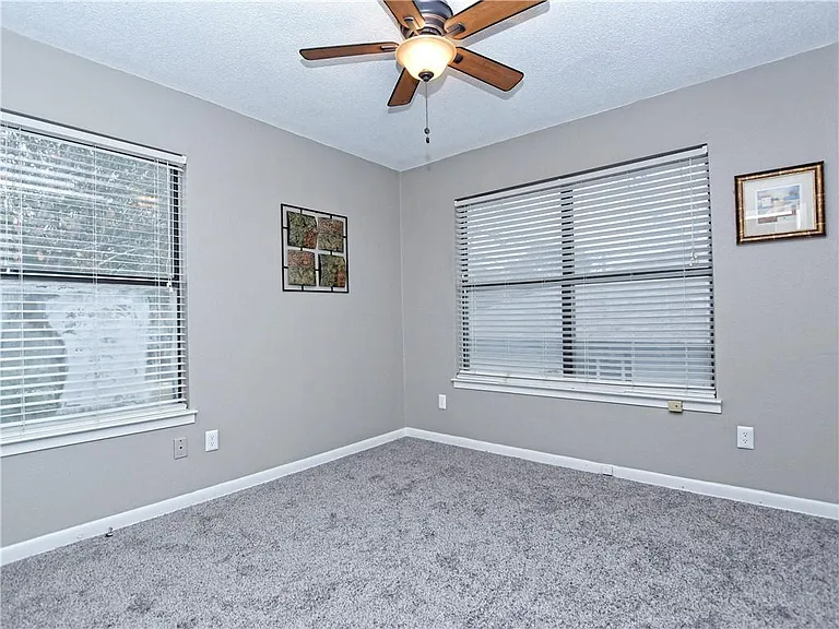 904 Walter St — Photo 16