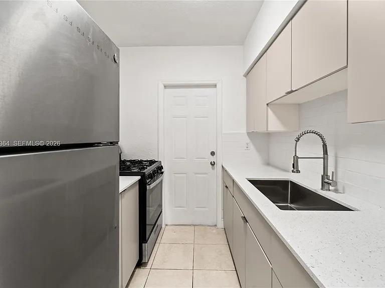 6905 Rue Vendome #8 — Photo 9