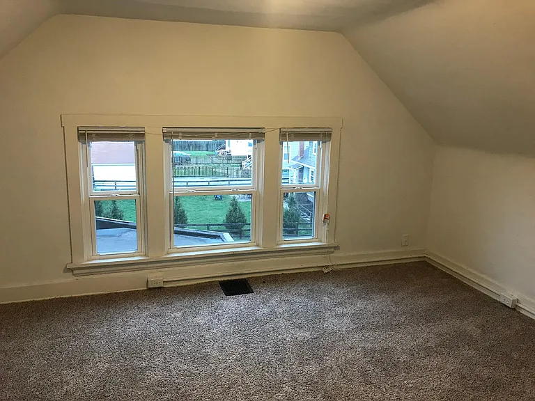 5th Bedroom (Third floor)