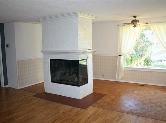 5th image of 2202 Dickinson Ave NW