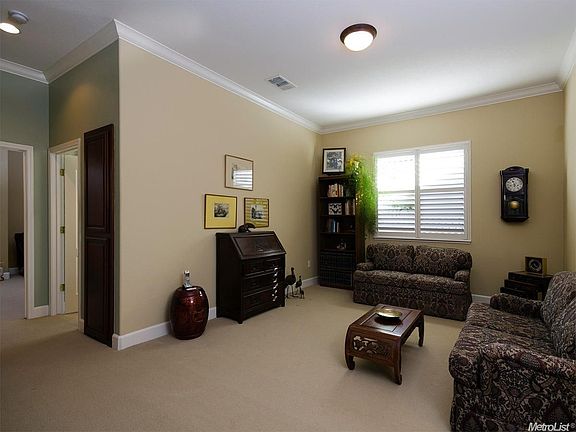 3rd image of 3092 Four Seasons Dr