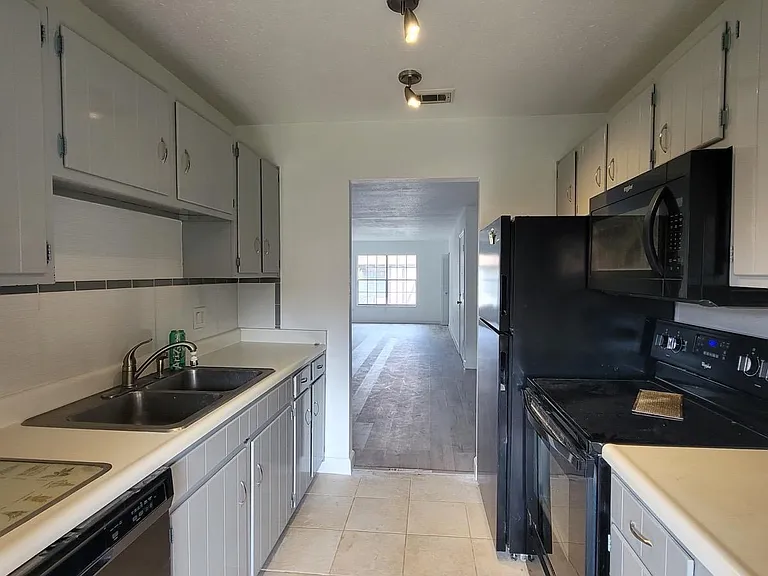 5329 Hansel Ave #B-4 — Photo 5