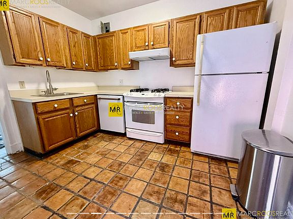4th image of 247 Commonwealth Ave #2