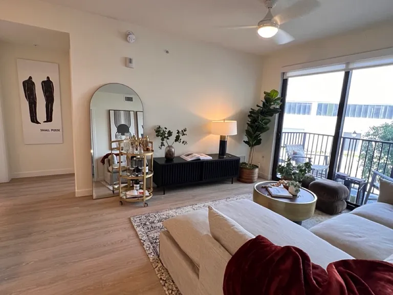 18405 W Dixie Hwy — Photo 5