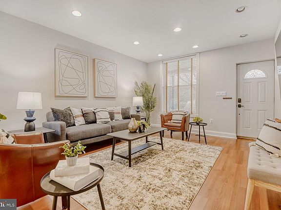 4th image of 4126 Falls Rd