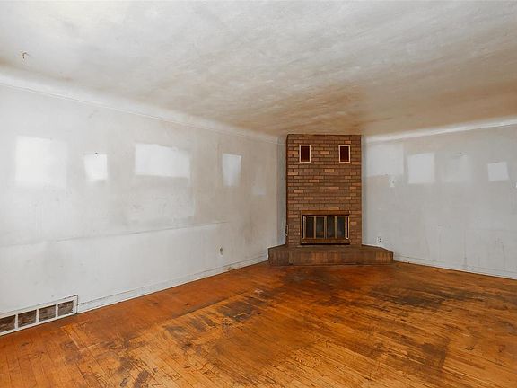 5th image of 2310 Menett Ave