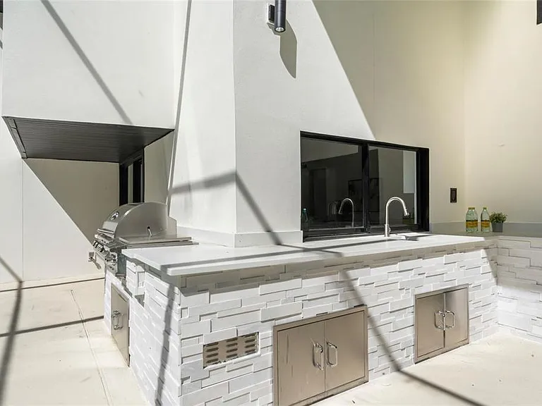 4520 Pine Hollow Dr — Photo 35