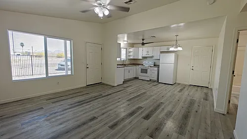 133 W Lester St Photo 1