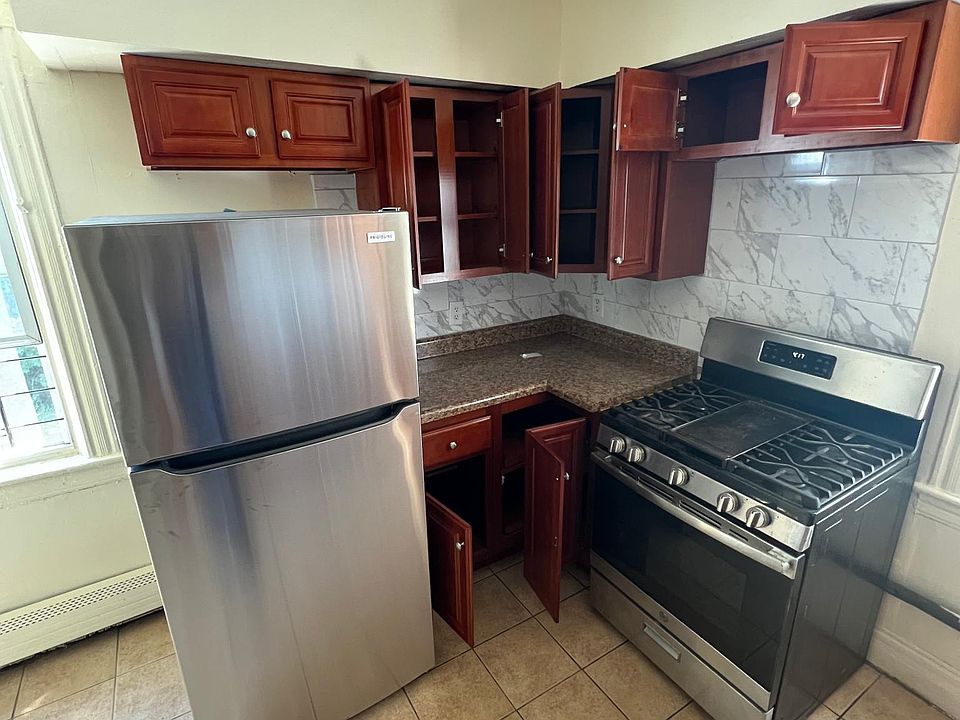 1st image of 2188 Richmond Ter Floor 2