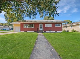 614 Apgar St S, Shakopee, MN 55379