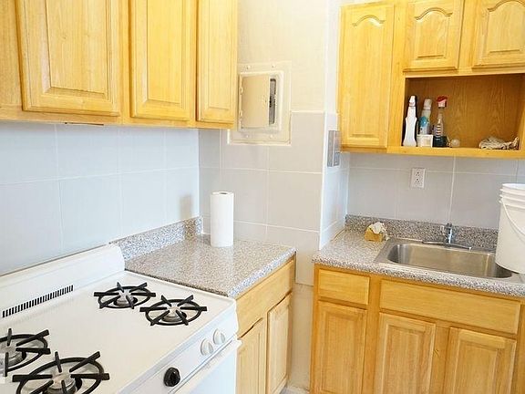 5th image of 2326 Loring Pl N APT 4A