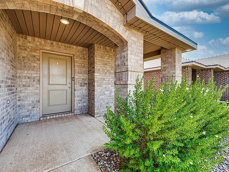 6714 Lonesome Dove Ln — Photo 3