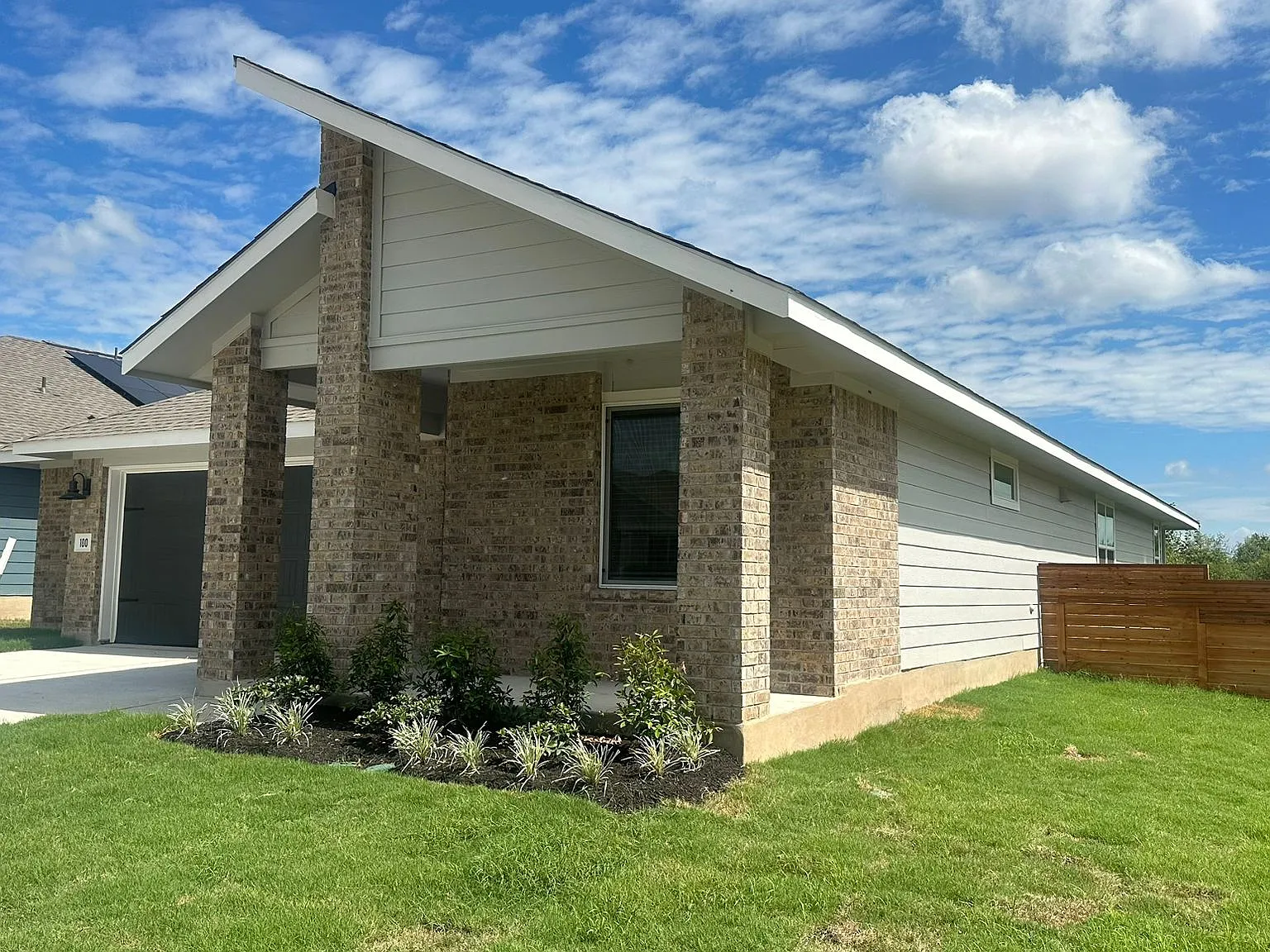 4 bed, 2022 sqft, $2,550 — Photo 4