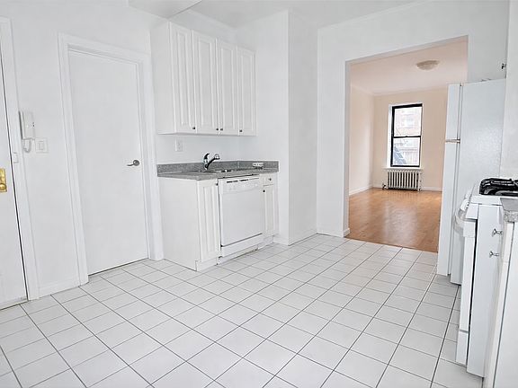 4th image of 241 E 38th St APT 5B