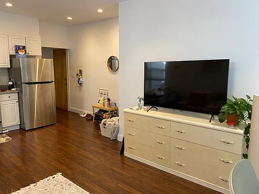 Rented by Daniel Gale Sotheby's International Realty | media 10