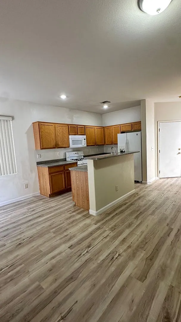 (Include Some Utilities)2 Story Home Near Windmill & Jones — Photo 4