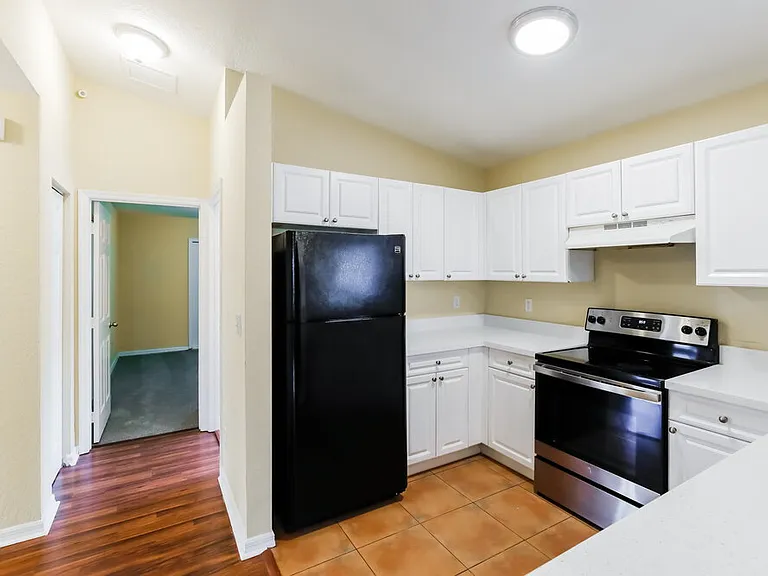 2320 Douglas St — Photo 7