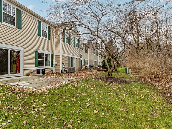 4th image of 4023 Oak Tree Ln Unit 4023