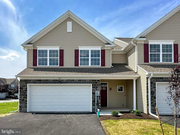 142 Batalion Ln, Gettysburg, PA 17325