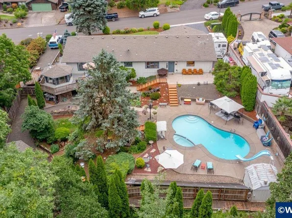 1360 SW Laurelwood Dr, Dallas, OR 97338