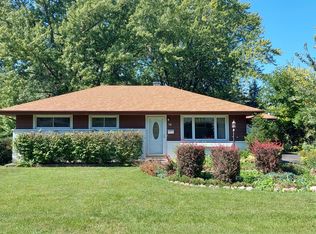 16 Aldine Rd, Lake Zurich, IL 60047