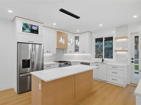 2090 Kingbird Dr, Langford, BC V9B 6V7