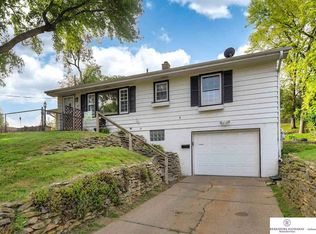 1203 Robin Dr, Bellevue, NE 68005