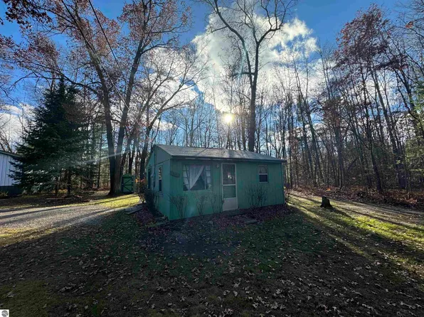 1526 Possum Track Rd, Alger, MI 48610