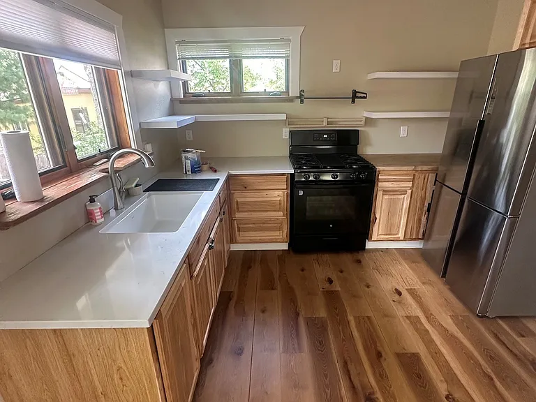 1154 E 4th Ave #B — Photo 2