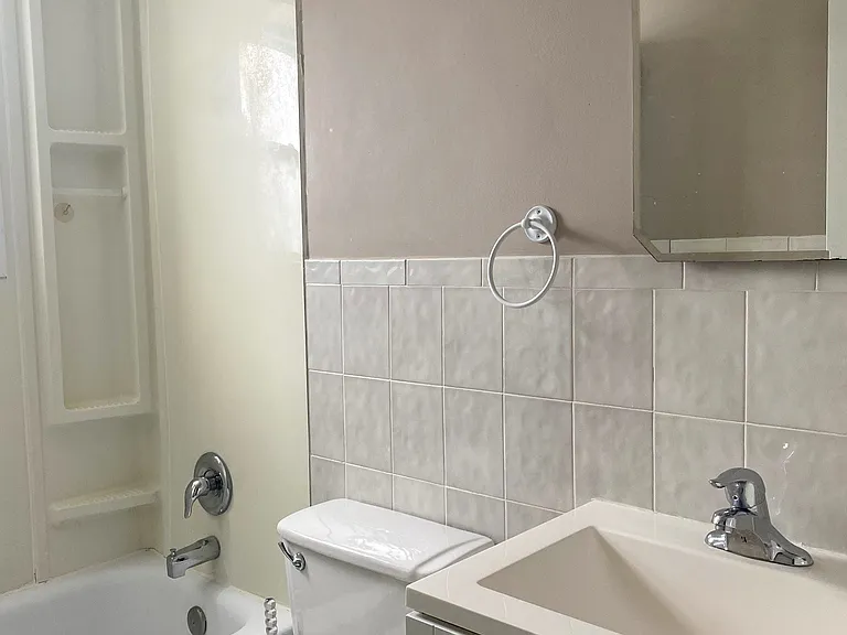 1517 Trafalgar St #4 — Photo 9