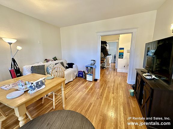 4th image of 335 S Huntington Ave APT 10