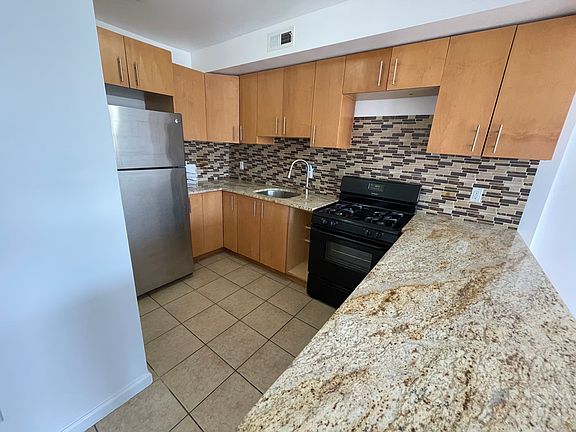 4th image of 220 Beach 100th St #2