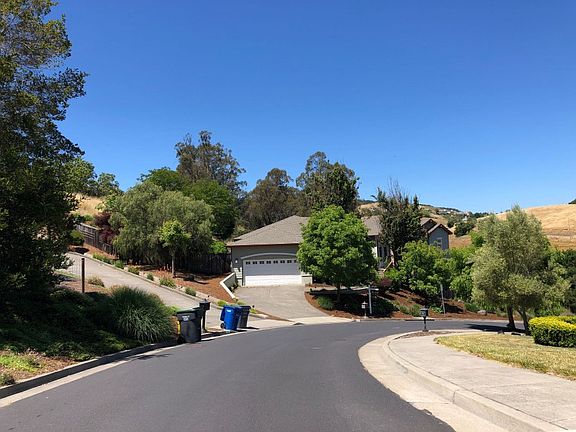 4th image of 15 Pinnacle Dr
