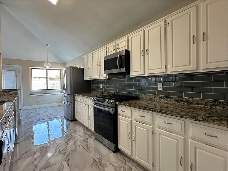 3925 Capricorn Ct — Photo 13