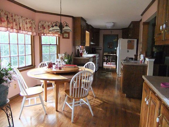 Sunny breakfast area & kitchen w/ hardwood floors.