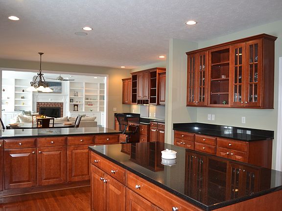4th image of 7101 Robertson Ct