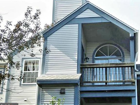 3rd image of 6923I Victoria Dr