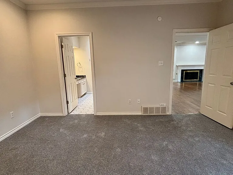 5026 Bellaire Dr S — Photo 12